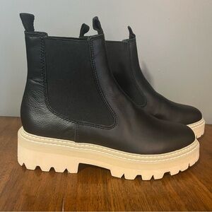 Dolce Vita black boot women’s size 7. They look new!
